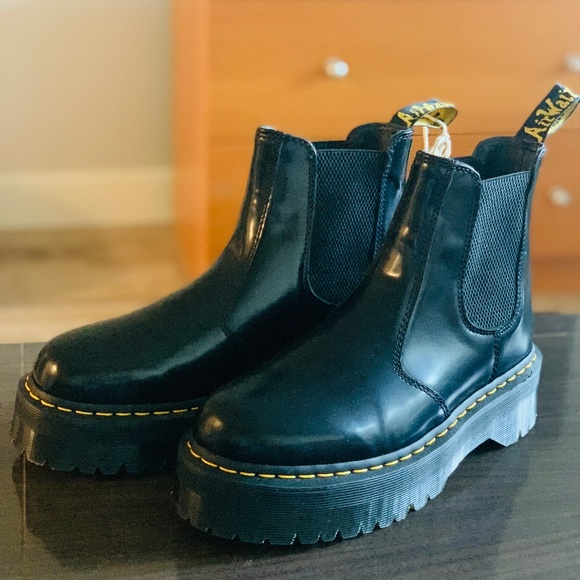 Dr Martens Chelsea Boots - Picture 1 of 6